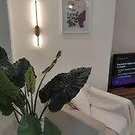 Modh Centre - Modern Design Oasis * Патра