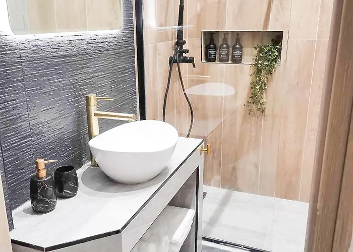 Modh Centre - Modern Design Oasis * Patras