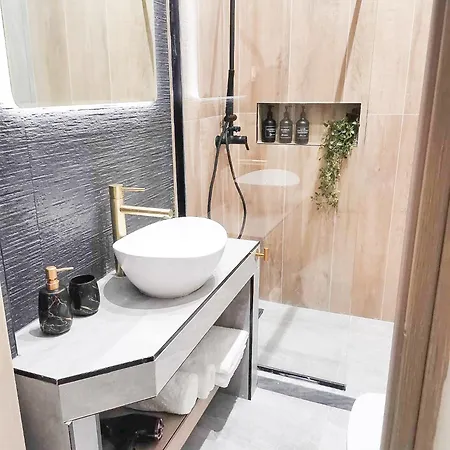 Modh Centre - Modern Design Oasis * Patras